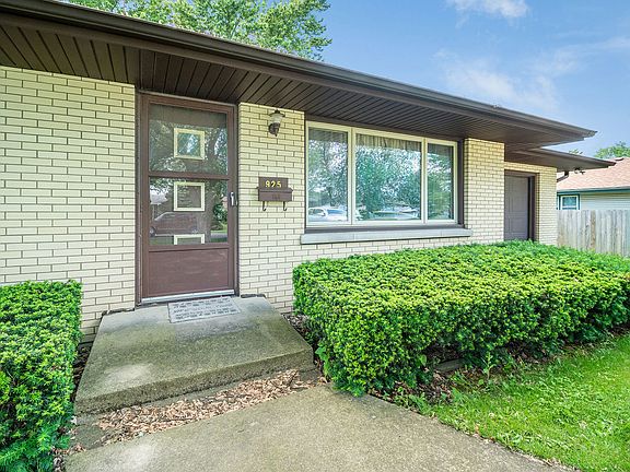 3rd image of 925 Sheila Dr