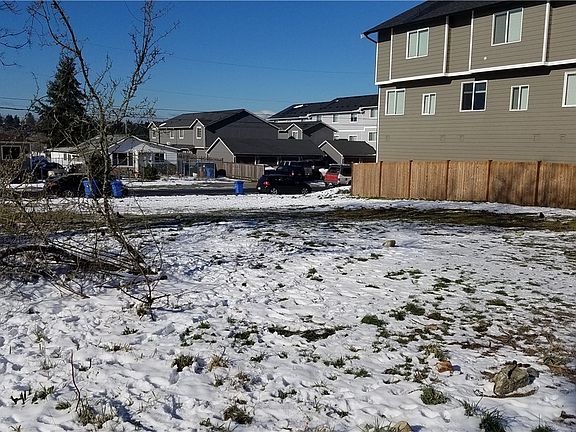 4th image of 4037 S Puget Sound Ave