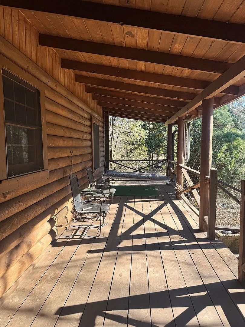 Log Cabin in Oconee on a 1.357 acre neighborhood wooded lot! — Photo 3