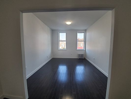 3rd image of 10418 Metropolitan Ave #2F