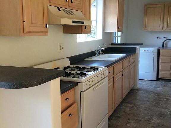 3rd image of 5069 Larkspur Dr