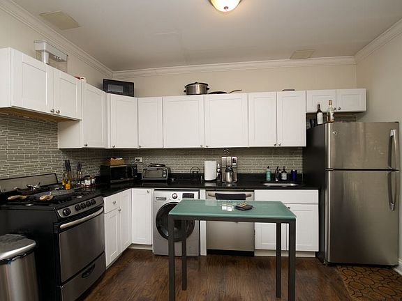 2nd image of 2129 N Dayton St #2G