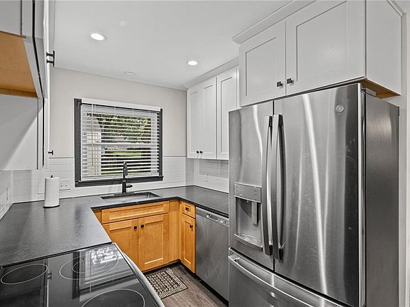 5th image of 509 NW Central St