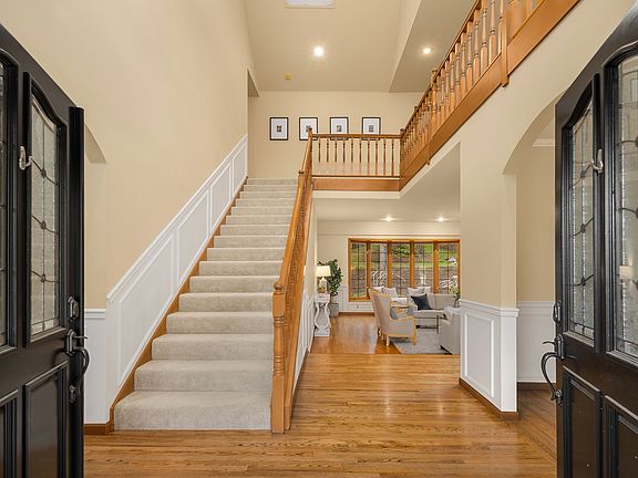 Light and bright entry greets you as you enter.