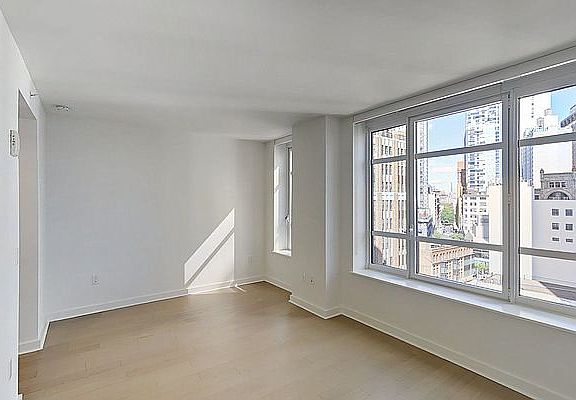 3rd image of 45 Hoyt St APT 4T
