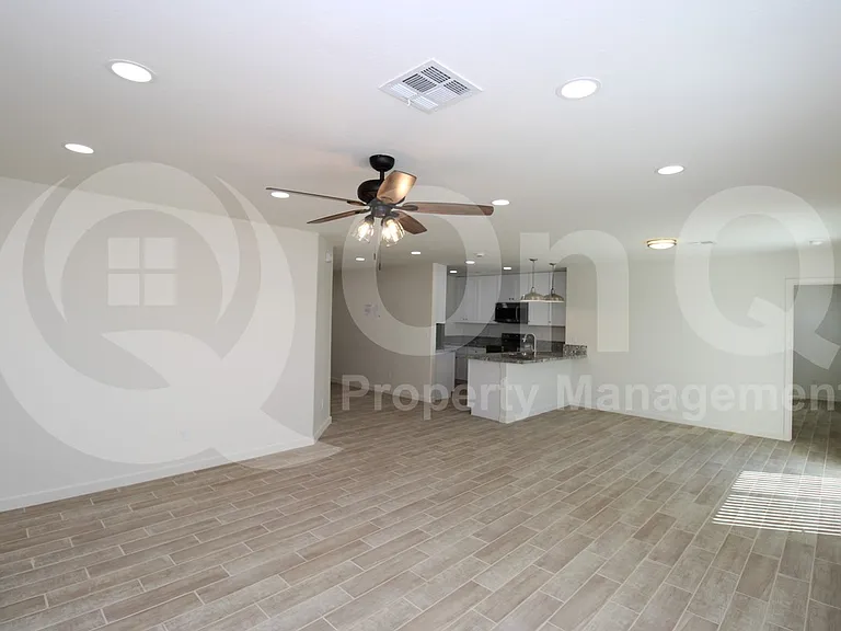 238 N Sycamore St — Photo 7