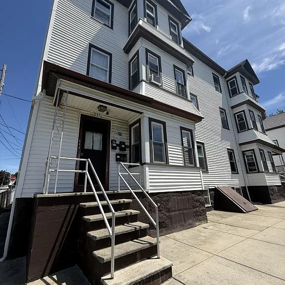 237 Orange St — Photo 9