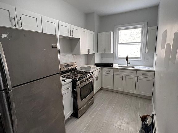 3rd image of 4326 Edson Ave Floor 1