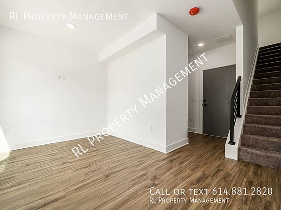 5th image of 1096 Oak St #17