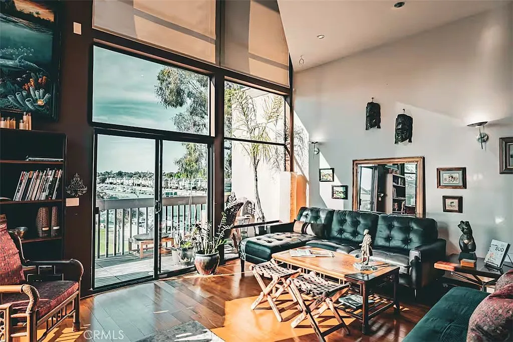 2 bed, 1650 sqft, $9,900 — Photo 4