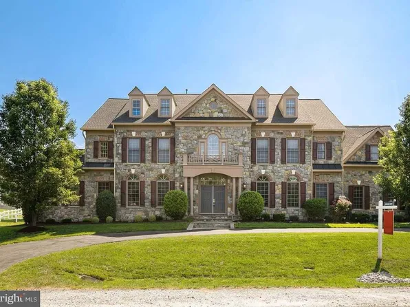 9311 Occoquan Overlook Dr, Lorton, VA 22079