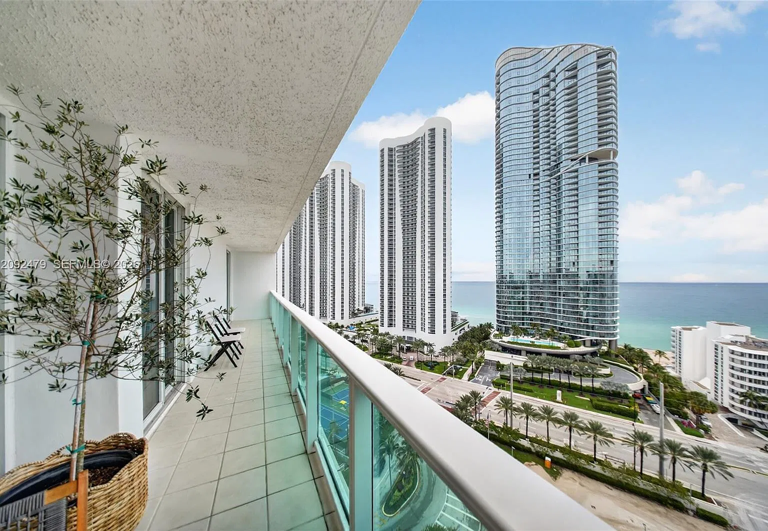 Arlen House East Condo — Photo 4