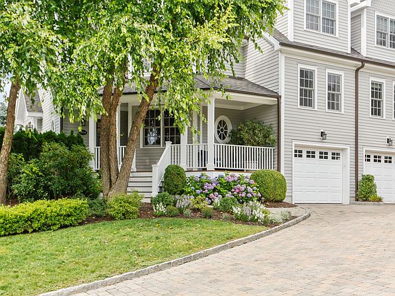 223 Milbank Ave Unit A-print-011-009-007-4200x2800-300dpi.jpg