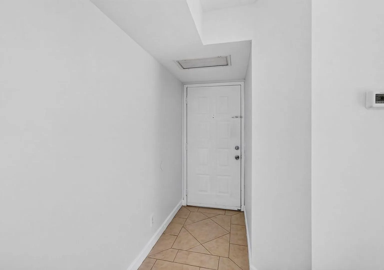 Two Bedroom Two Bathroom!! Waterfront Community — Photo 4