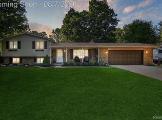 12232 Dentonview Dr, Fenton, MI 48430