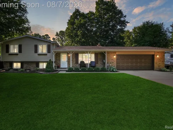 12232 Dentonview Dr, Fenton, MI 48430