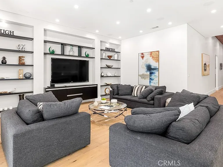 12606 Emelita St — Photo 38