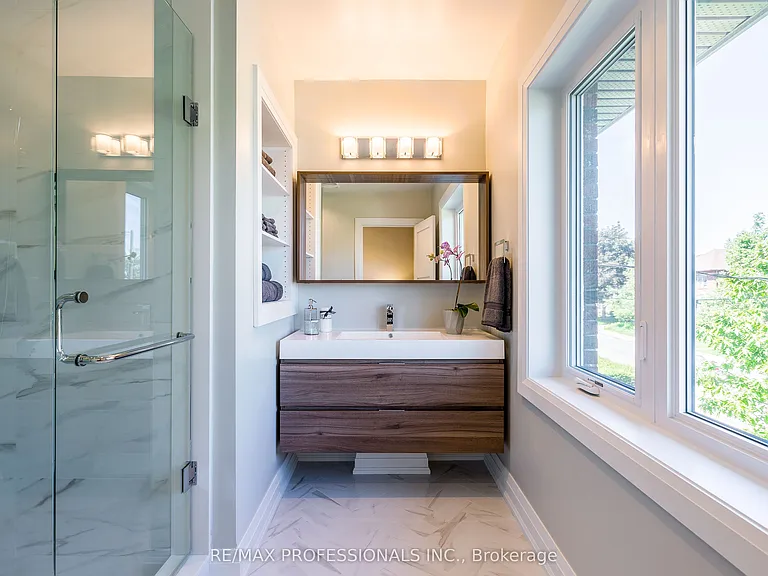 546 Beresford Ave — Photo 14