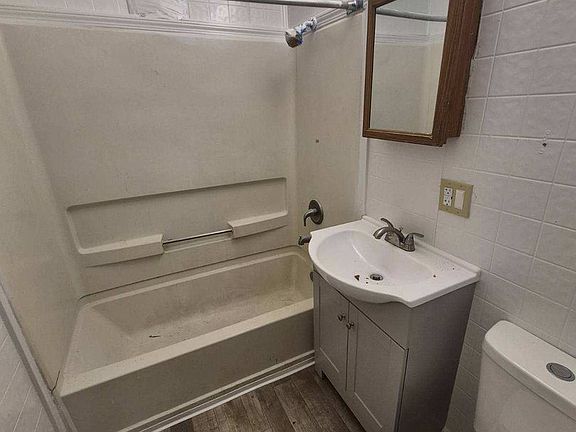 3rd image of 5033 E Linwood Blvd