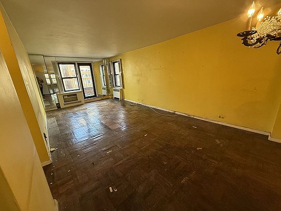 5th image of 301 E 62nd St APT 14A