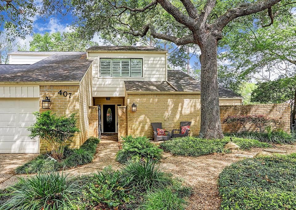 1st image of 407 Barkers Landing Ct