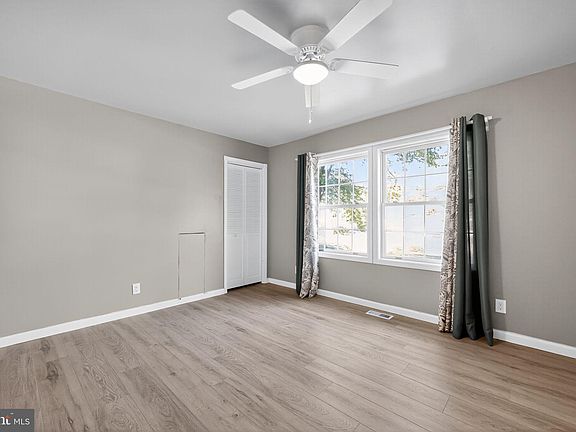 5th image of 1015 Louis Dr