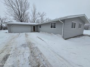 221 Canberra Ct, Emerado, ND 58228