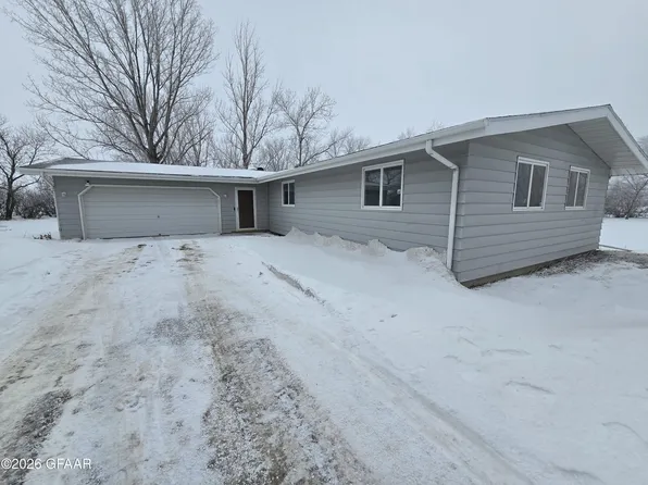 221 Canberra Ct, Emerado, ND 58228