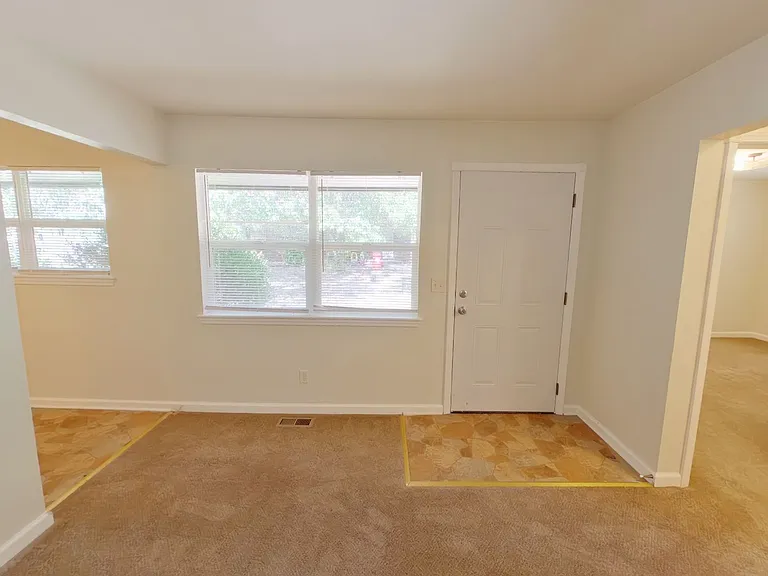 5112 E New Jersey Dr — Photo 3