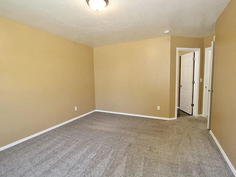 10016 W Littlewood St — Photo 15