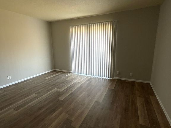 2nd image of 3216 S Grand Ave APT 5
