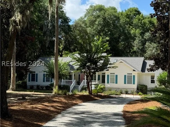 64 Forest Lake Dr, Daufuskie Island, SC 29915