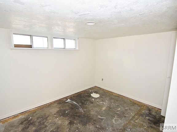 4th image of 1055 Lake Ave