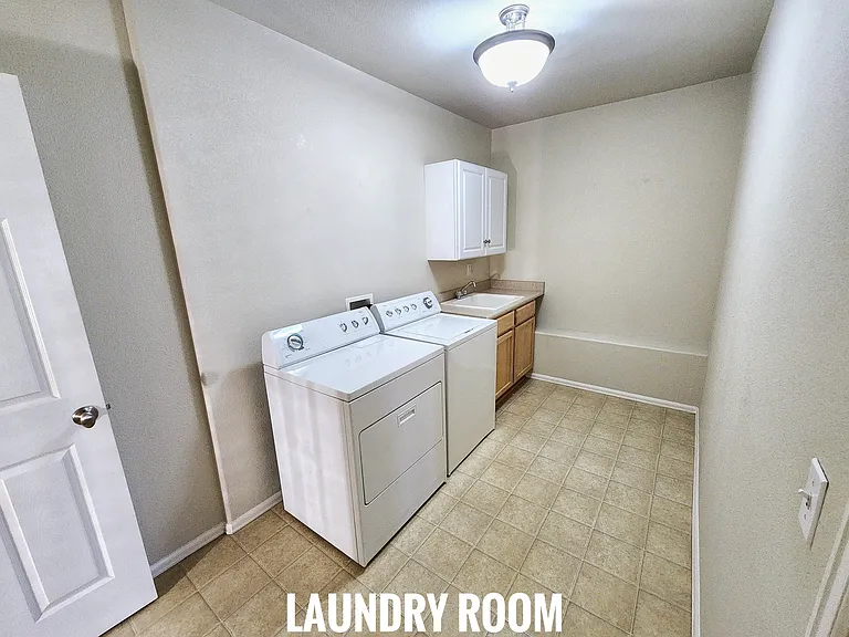 2060 Dewhirst Dr #2 — Photo 9