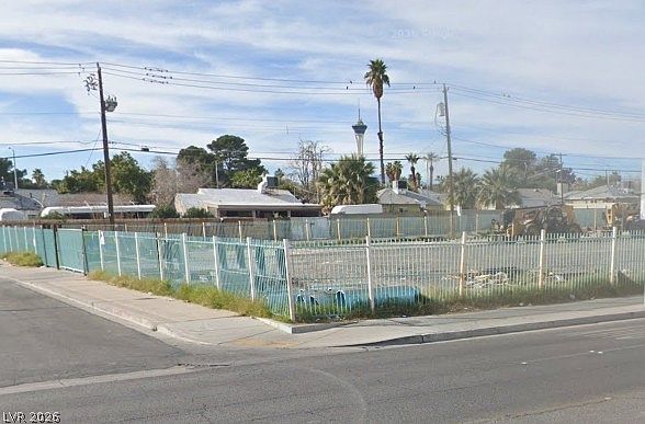 1st image of 1620 Fremont St