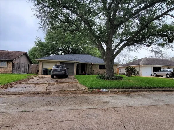 2905 Livingston Dr, Pearland, TX 77584