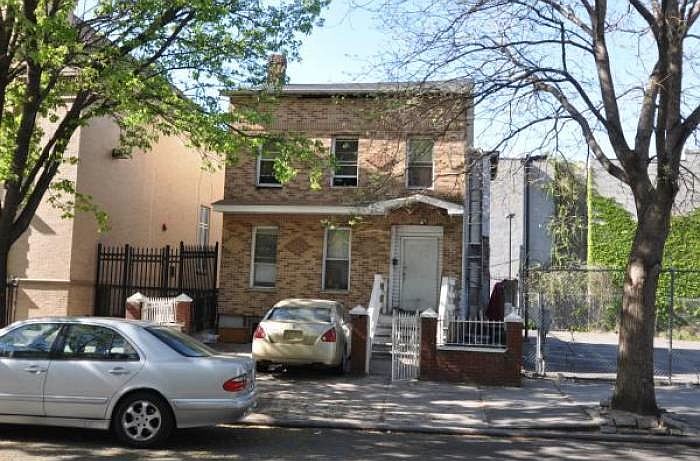2nd image of 33 Sumpter St