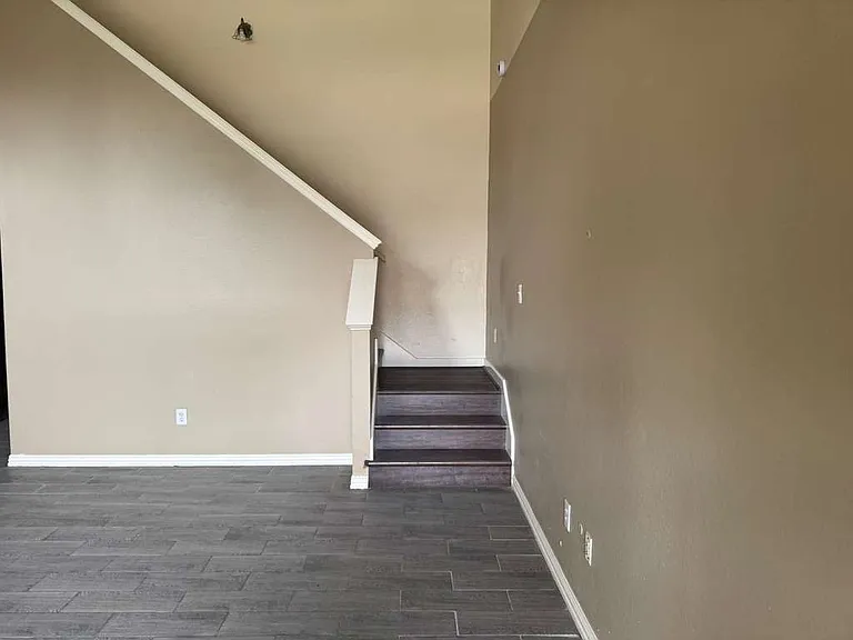 844 Brockden Dr — Photo 10