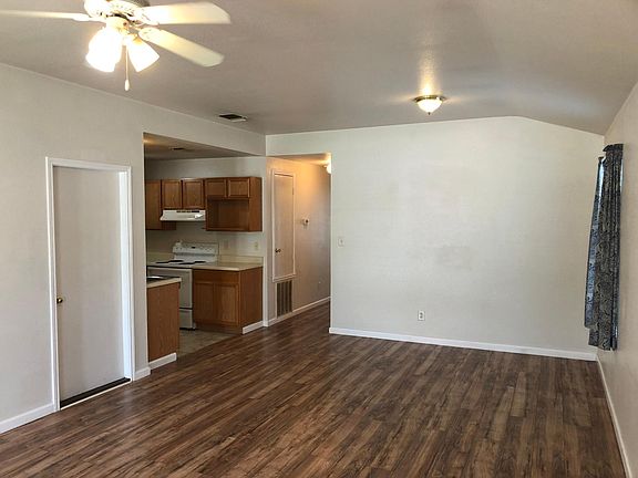 4th image of 727 Rosewood Ave