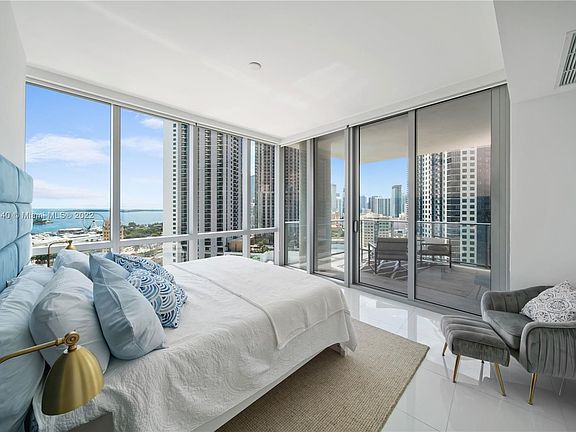 4th image of 851 NE 1st Ave #2011