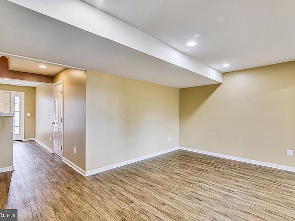 5th image of 32 S Kingsbridge Ct
