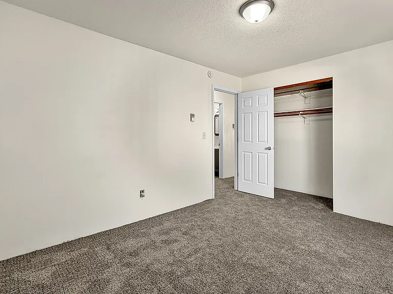 Find Your Perfect Fit at East Park Apartments! — Photo 29