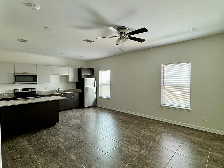 300 Sylvia Handy Dr #217 — Photo 4