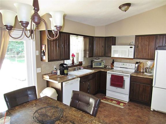Kitchen has Updated Counters and Flooring!