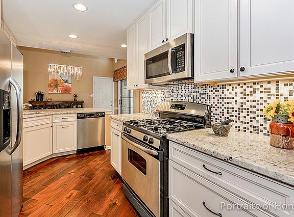 5th image of 821 N Auburn Woods Dr