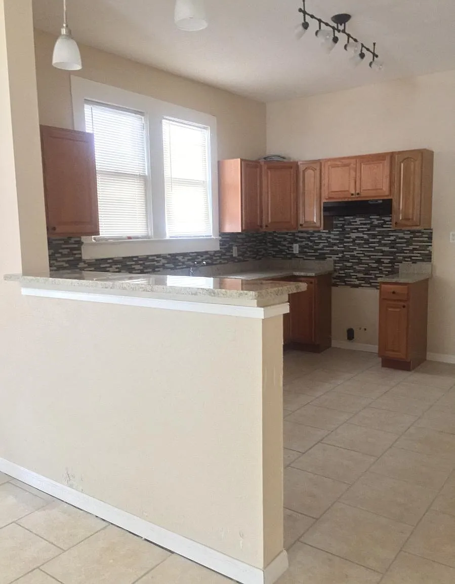 3 bed, 1320 sqft, $2,000 — Photo 3