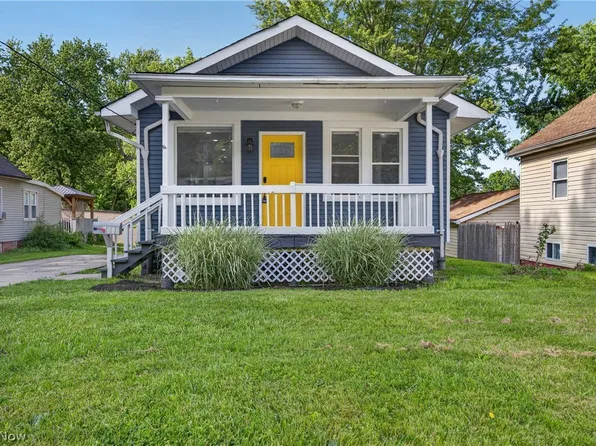 3226 W Ridgewood Dr, Parma, OH 44134