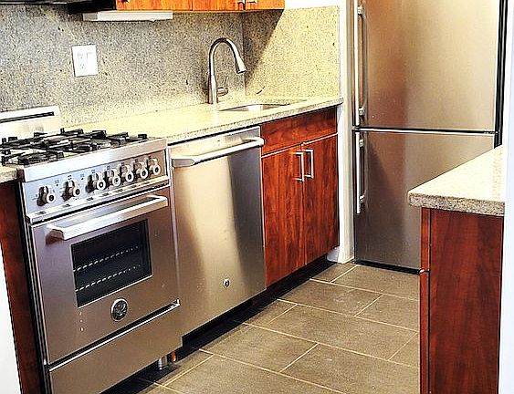 5th image of 85 E End Ave APT 6K