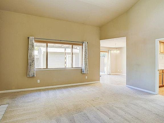 4th image of 1101 Cambridge Dr