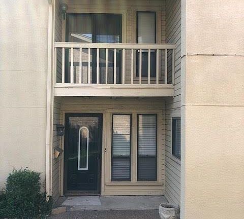 Private entry with balcony.